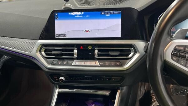 2022 BMW 3 Series - Photo 12