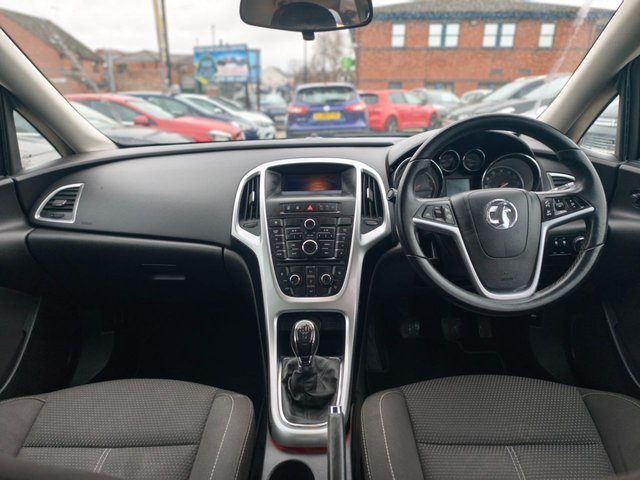 2014 VAUXHALL ASTRA - Photo 7