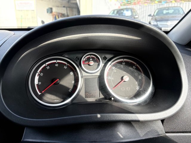 2011 Vauxhall Corsa 1.2L SXI 3dr - Photo 11