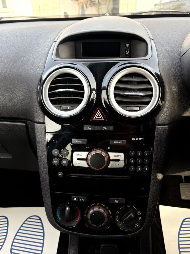 2011 Vauxhall Corsa 1.2L SXI 3dr - Photo 12
