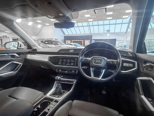 2021 Audi Q3 1.5L Sport 5dr - Photo 3