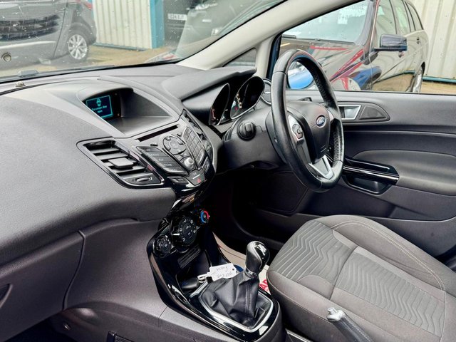 2015 FORD FIESTA 1.25 Zetec Hatchback 5dr Petrol Manual Euro 6 (82 ps) - Photo 11