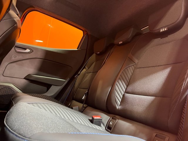 2025 RENAULT CLIO 1.6 E-TECH esprit Alpine Hatchback 5dr Petrol Hybrid Auto Euro 6 (s/s) (145 ps) One Owner. Valencia Orange. - Photo 7