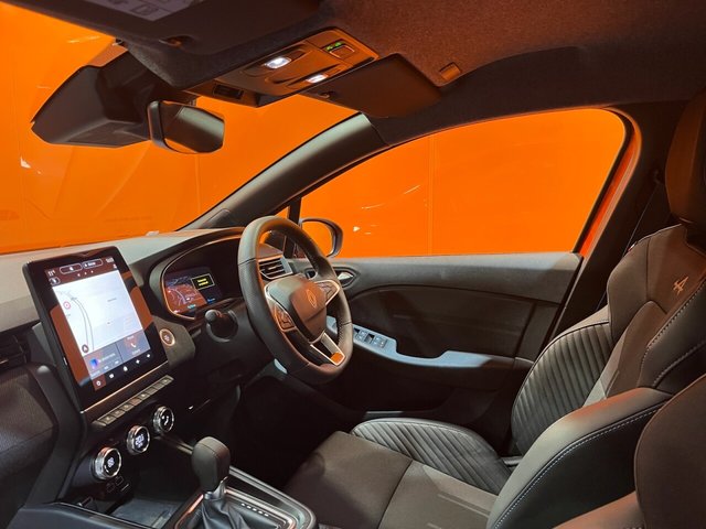 2025 RENAULT CLIO 1.6 E-TECH esprit Alpine Hatchback 5dr Petrol Hybrid Auto Euro 6 (s/s) (145 ps) One Owner. Valencia Orange. - Photo 5