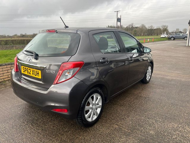 2012 TOYOTA YARIS - Photo 4