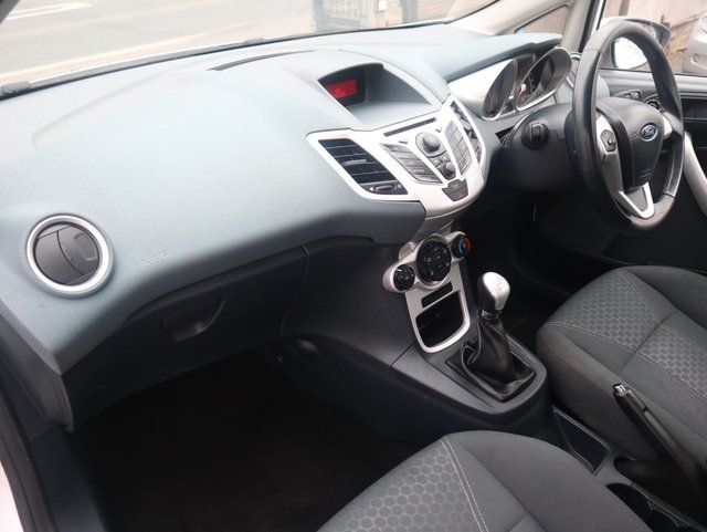 2010 Ford Fiesta 1L Zetec 3dr - Photo 10