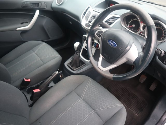 2010 Ford Fiesta 1L Zetec 3dr - Photo 9