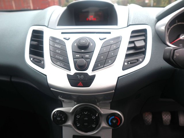 2010 Ford Fiesta 1L Zetec 3dr - Photo 11