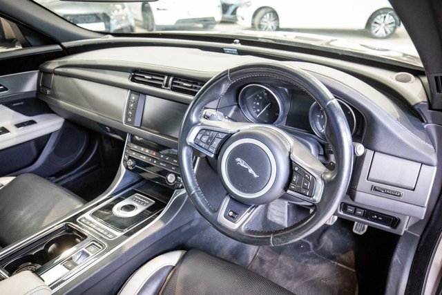 2016 Jaguar Xf 3L S 4dr - Photo 2
