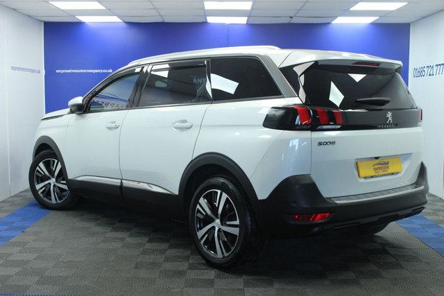 2019 PEUGEOT 5008 - Photo 3