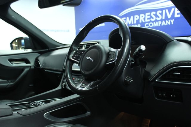 2019 JAGUAR F-PACE - Photo 5