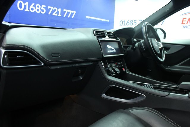 2019 JAGUAR F-PACE - Photo 7