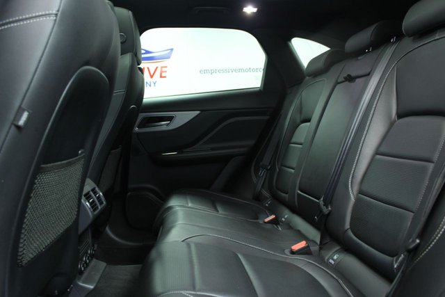 2019 JAGUAR F-PACE - Photo 8