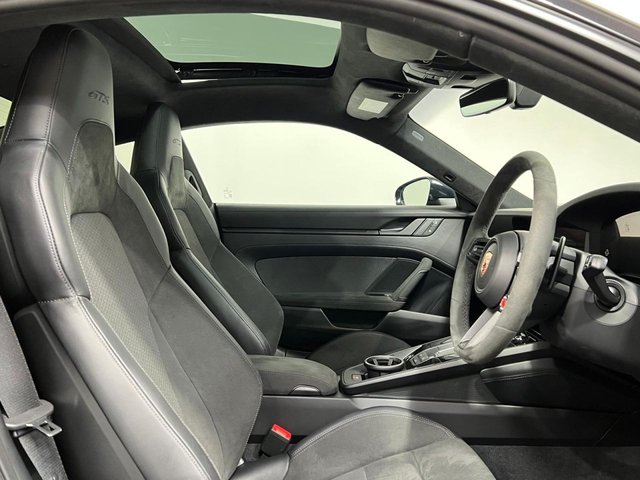 2025 PORSCHE 911 2025 3.6 T-Hybrid 992 Carrera GTS Coupe 2dr Petrol Hybrid PDK Euro 6 (s/s) (541 ps) - Photo 9