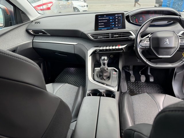 2018 PEUGEOT 3008 - Photo 11