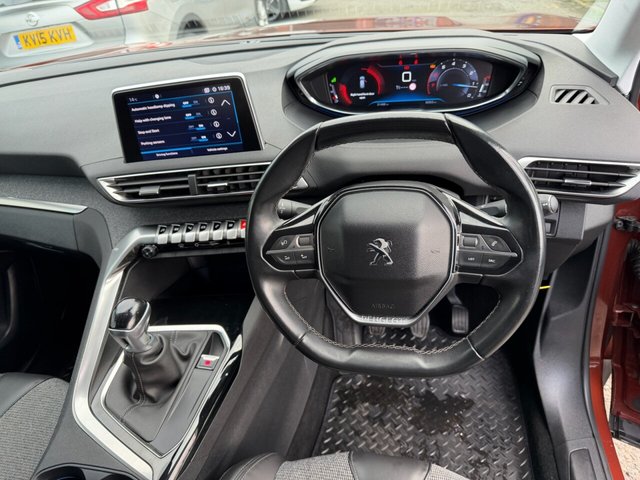2018 PEUGEOT 3008 - Photo 12