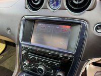 USED 2010 10 JAGUAR XJ 3.0d V6 Premium Luxury Auto Euro 5 4dr FSH PANORAMIC SUNROOF SATNAV
