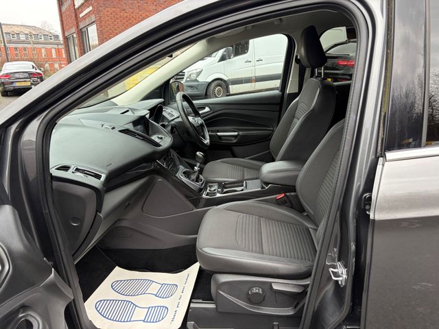 2019 FORD KUGA 2019 1.5T EcoBoost Titanium Edition SUV 5dr Petrol Manual Euro 6 (s/s) (150 ps) - Photo 12