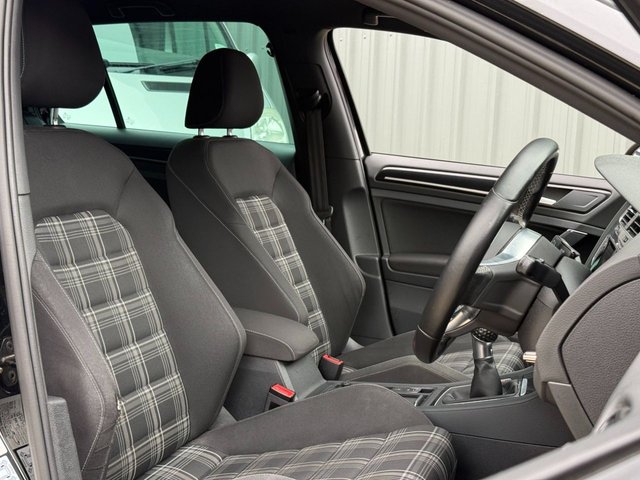 2015 VOLKSWAGEN GOLF GTD 2.0 TDI BlueMotion Tech Hatchback 5dr Diesel Manual Euro 6 (s/s) (184 ps) - Photo 6