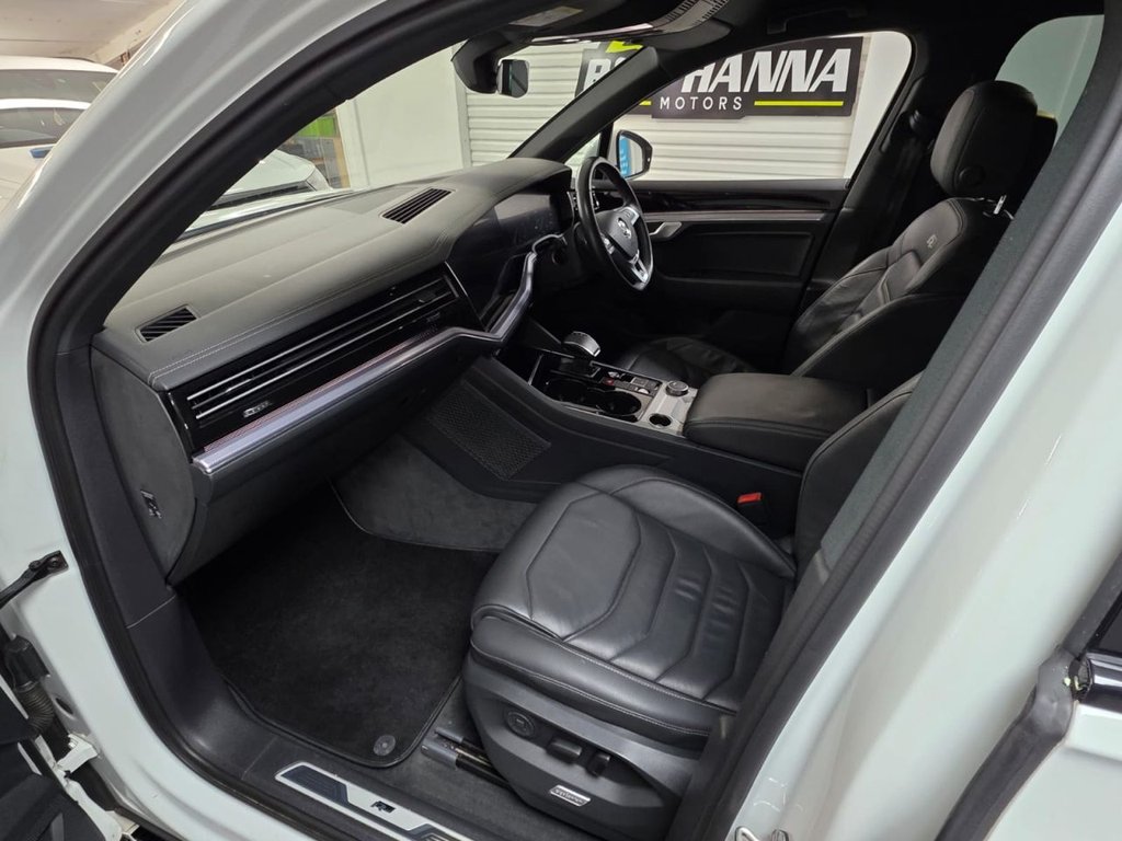USED 2018 68 VOLKSWAGEN TOUAREG 3.0 TDI V6 R-Line tech SUV 5dr Diesel Tiptronic 4Motion Euro 6 (s/s) (286 ps) Bluetooth - SatNav - Sensors!