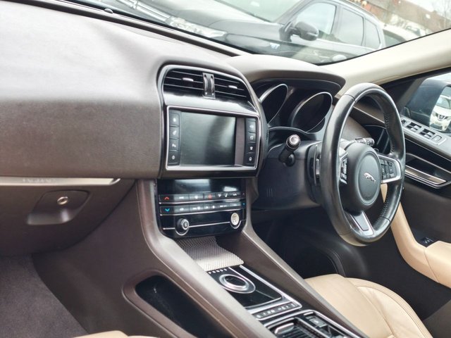 2018 JAGUAR F-PACE - Photo 7