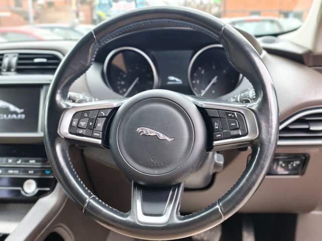 2018 JAGUAR F-PACE - Photo 3