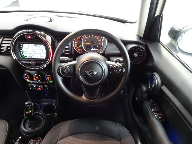 2019 MINI HATCH 1.5 Cooper Classic Hatchback 5dr Petrol Steptronic Euro 6 (s/s) (136 ps) - Photo 4