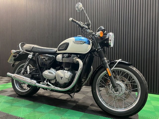 View our TRIUMPH BONNEVILLE T100
