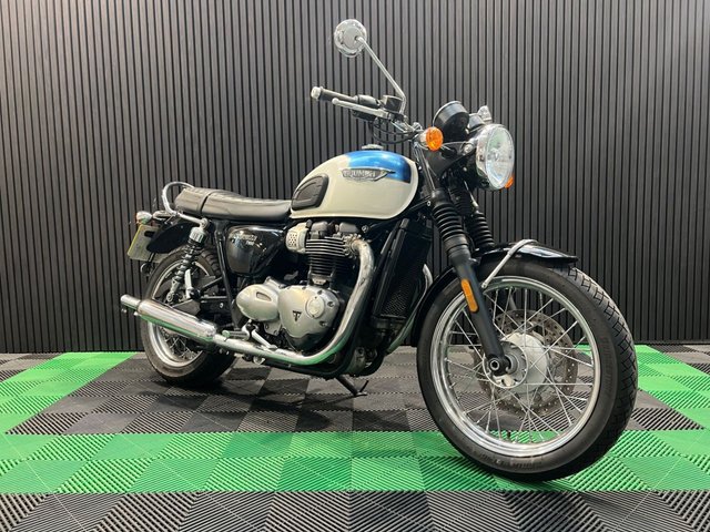 View our TRIUMPH BONNEVILLE T100