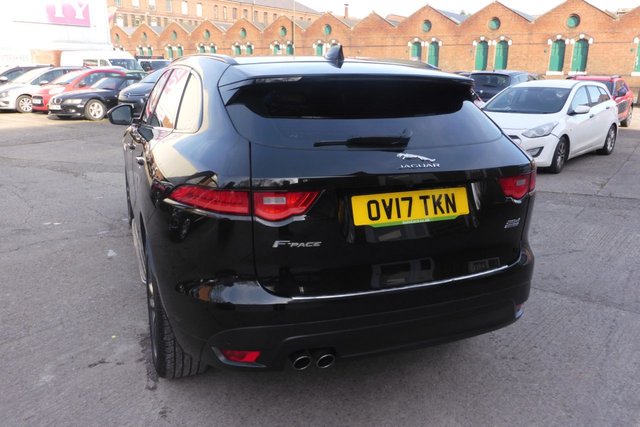 2017 JAGUAR F-PACE - Photo 9
