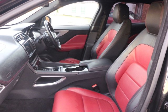 2017 JAGUAR F-PACE - Photo 2