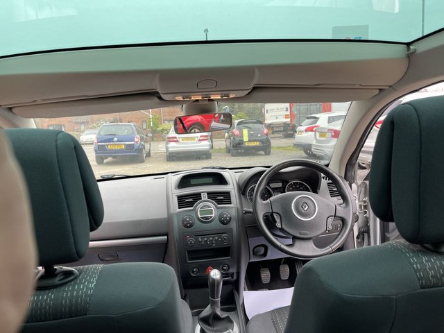 2008 RENAULT MEGANE - Photo 2