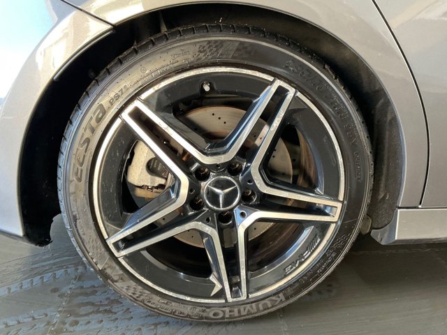 2019 MERCEDES-BENZ A-CLASS 2.0 A35 AMG (Premium Plus) Hatchback 5dr Petrol SpdS DCT 4MATIC Euro 6 (s/s) (306 ps) - Photo 10