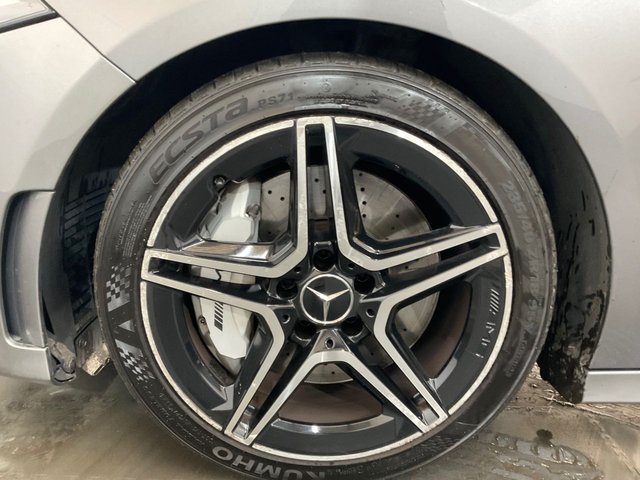 2019 MERCEDES-BENZ A-CLASS 2.0 A35 AMG (Premium Plus) Hatchback 5dr Petrol SpdS DCT 4MATIC Euro 6 (s/s) (306 ps) - Photo 12