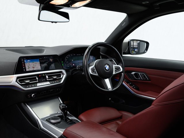 2022 BMW 3 SERIES - Photo 3