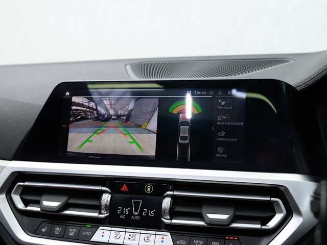 2022 BMW 3 SERIES - Photo 8