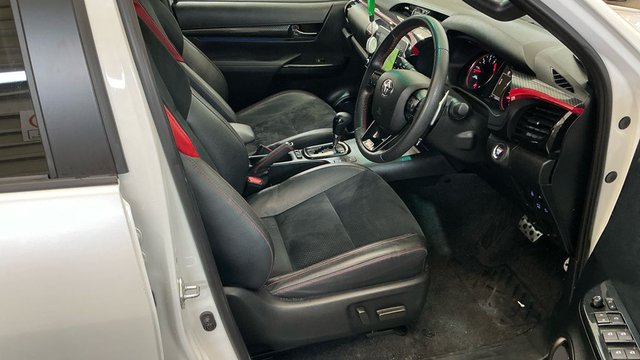 2024 TOYOTA HI-LUX 2.8 D-4D GR SPORT Pickup Double Cab 4dr Diesel Auto 4WD Euro 6 (s/s) (204 ps) - Photo 9