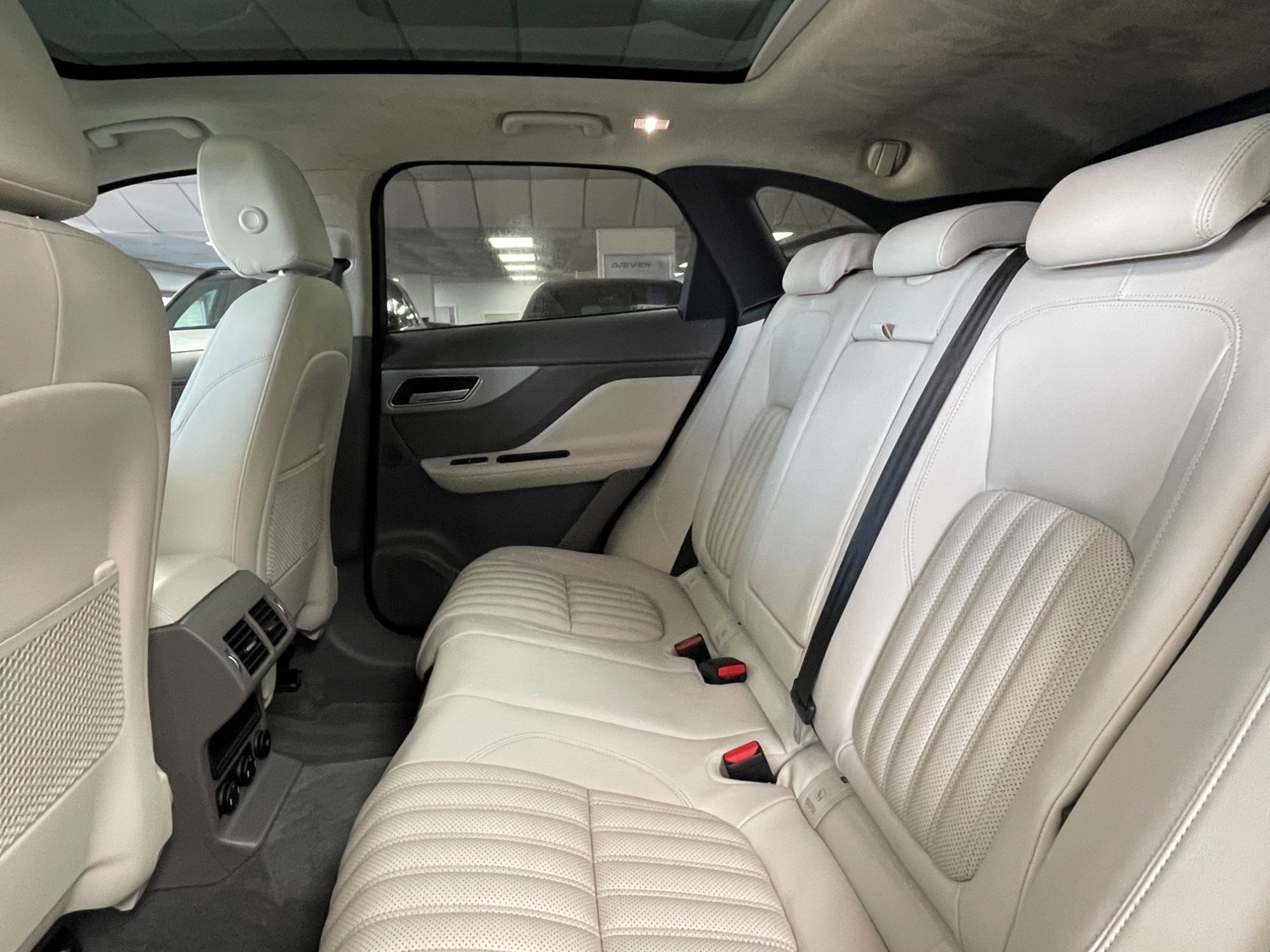 USED 2020 70 JAGUAR F-PACE 2.0 D180 Portfolio SUV 5dr Diesel Auto AWD Euro 6 (s/s) (180 ps) 