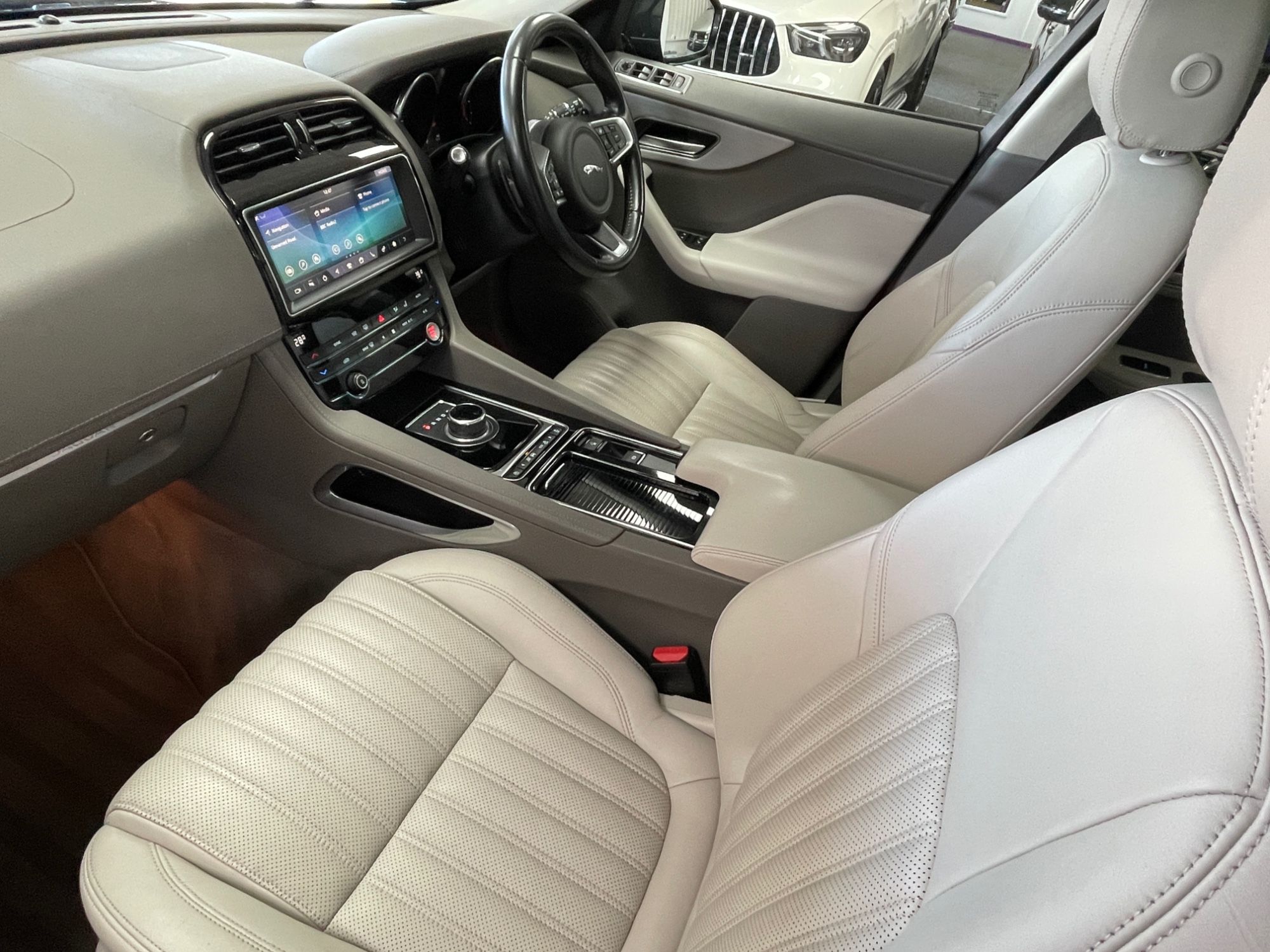USED 2020 70 JAGUAR F-PACE 2.0 D180 Portfolio SUV 5dr Diesel Auto AWD Euro 6 (s/s) (180 ps) 