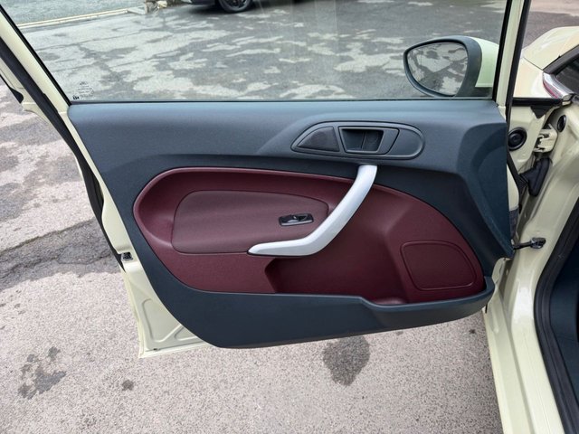 2009 FORD FIESTA 1.4 Titanium Hatchback 5dr Petrol Automatic (154 g/km, 94 bhp) - Photo 8