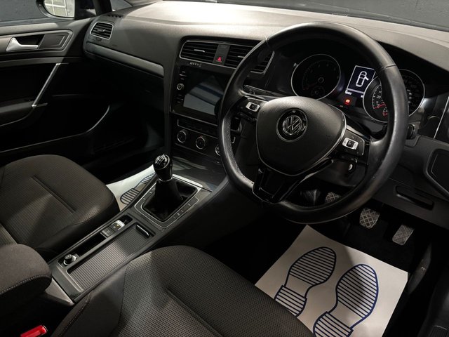 2018 VOLKSWAGEN GOLF - Photo 2