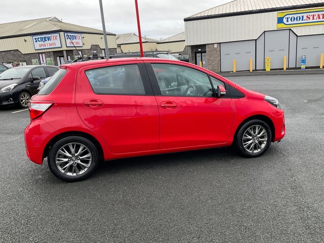 2019 TOYOTA YARIS - Photo 5