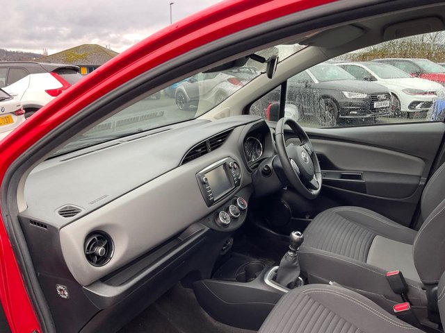 2019 TOYOTA YARIS - Photo 8