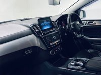 USED 2018 18 MERCEDES-BENZ GLE 3.0 GLE350d V6 AMG Line Coupe 5dr Diesel G-Tronic 4MATIC Euro 6 (s/s) (258 ps) Diamond Silver | Black Leather Interior | Heated Seats | Reversing Camera | Apple CarPlay | Bluetooth | Sat Nav | Electric Seats
