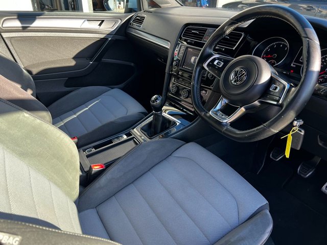 2015 VOLKSWAGEN GOLF - Photo 4