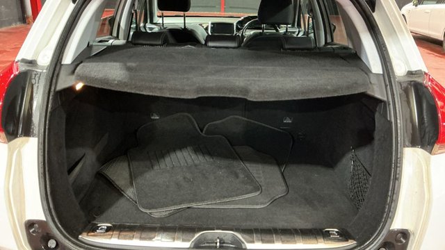 2015 PEUGEOT 2008 - Photo 11