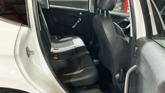 2015 PEUGEOT 2008 - Photo 10
