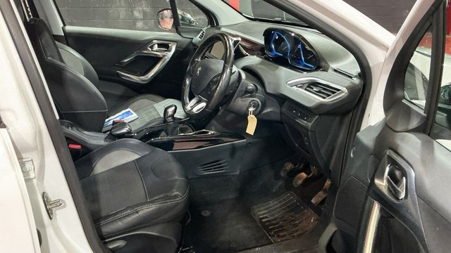 2015 PEUGEOT 2008 - Photo 9