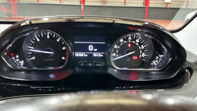 2015 PEUGEOT 2008 - Photo 8