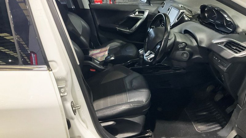 2016 Peugeot 2008 in white — photo 9 of 11
